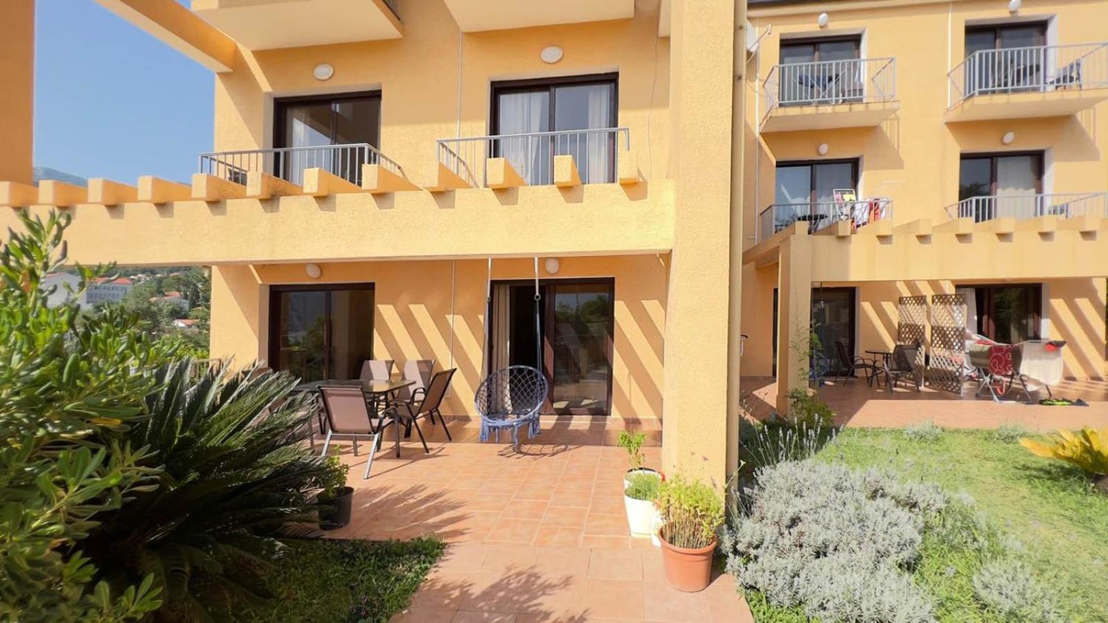 Villa Risan Apartments Buitenkant foto