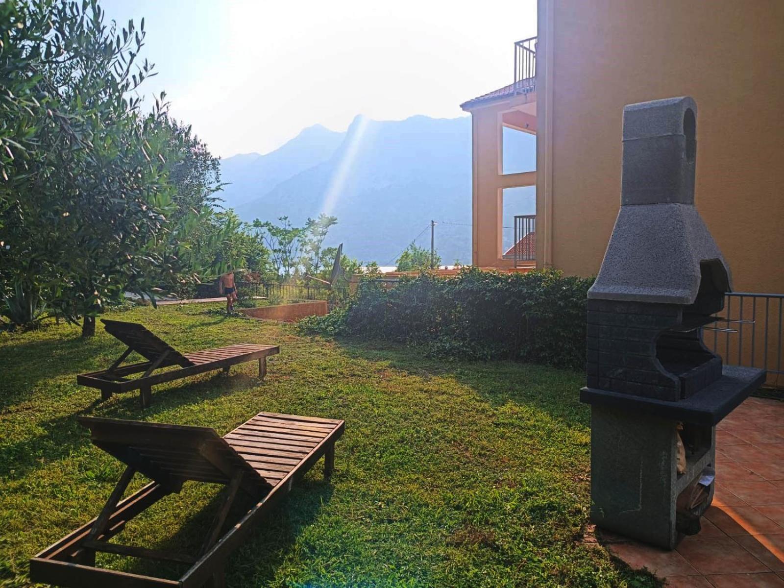 Villa Risan Apartments Buitenkant foto