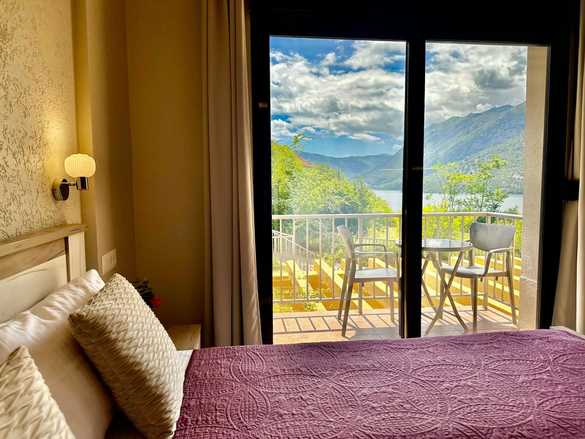 Villa Risan Apartments Buitenkant foto