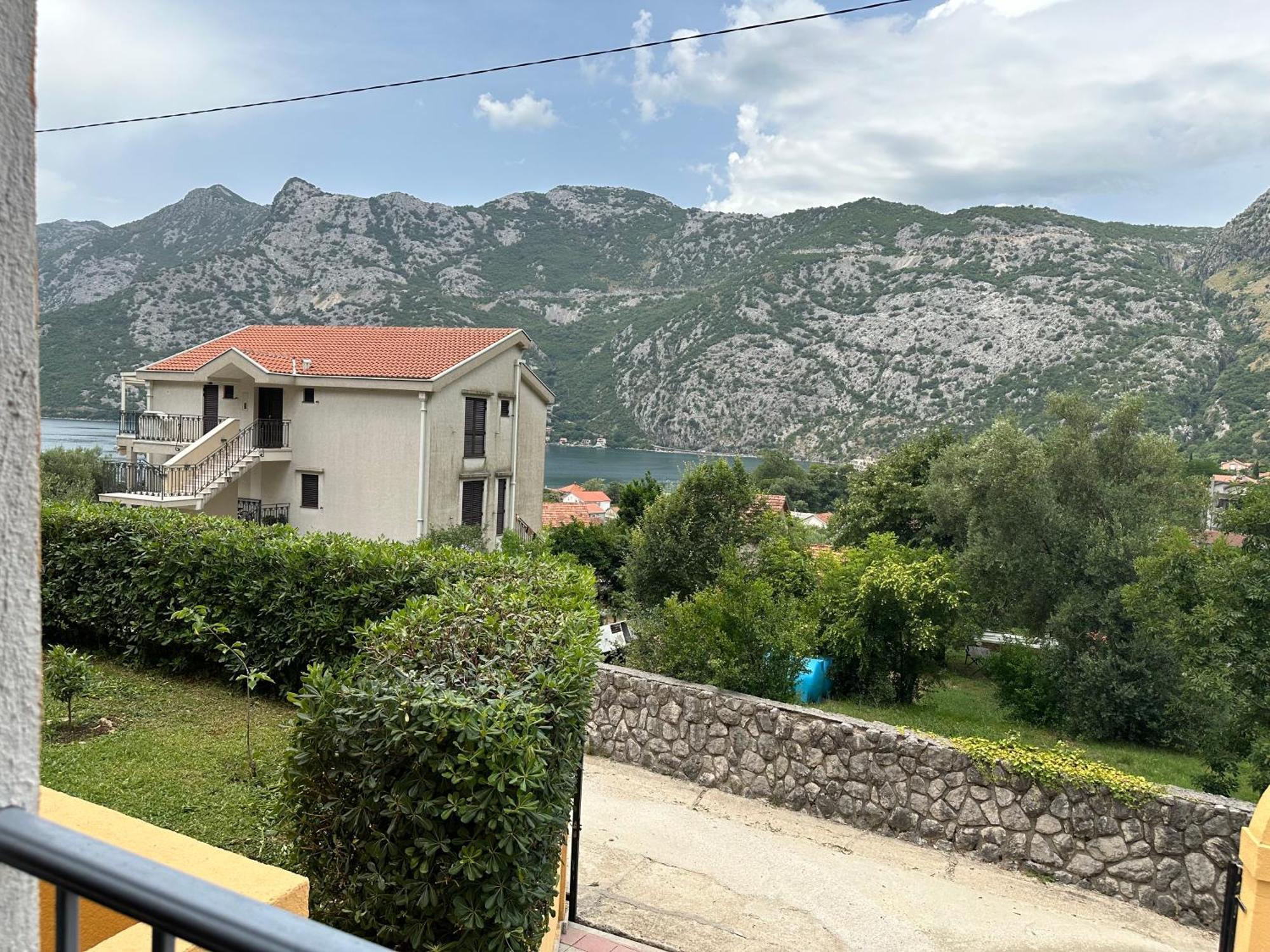 Villa Risan Apartments Buitenkant foto